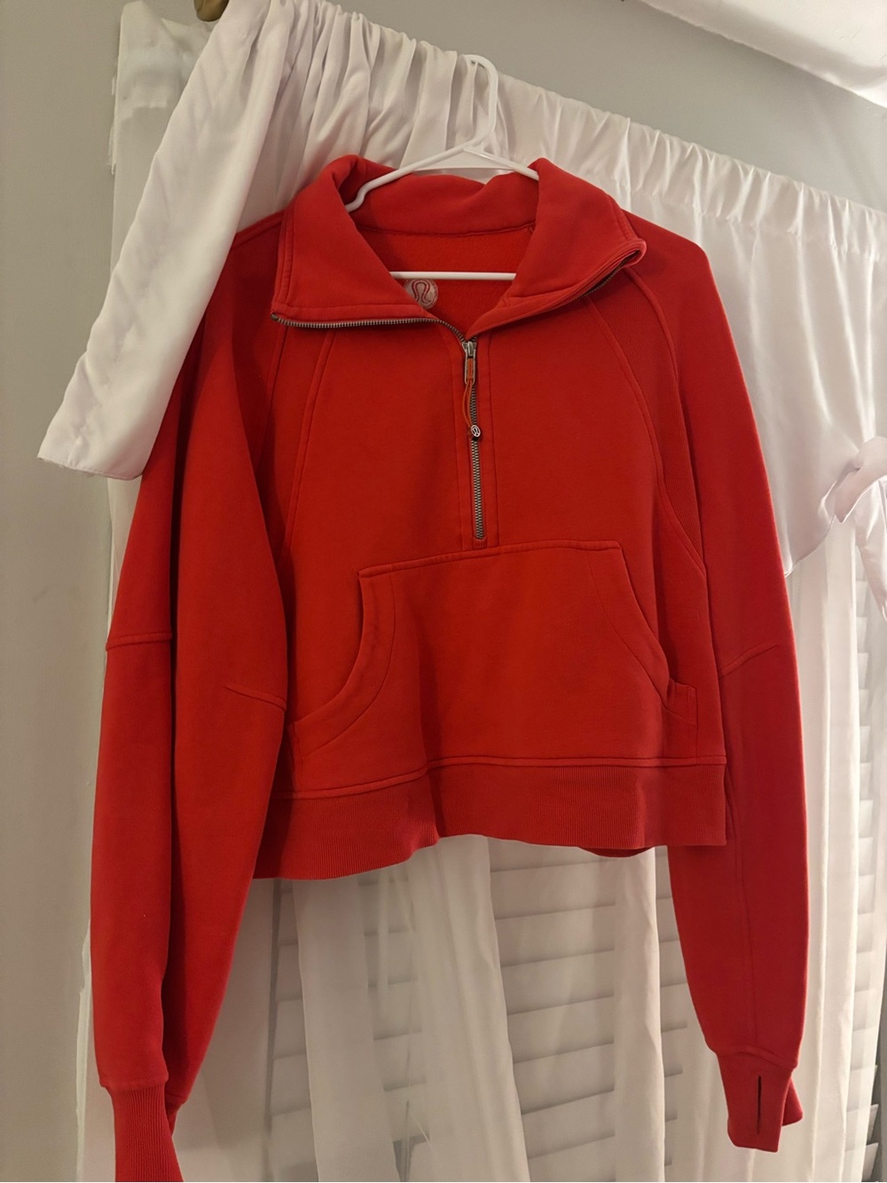 Red Lululemon Cropped Scuba M/L